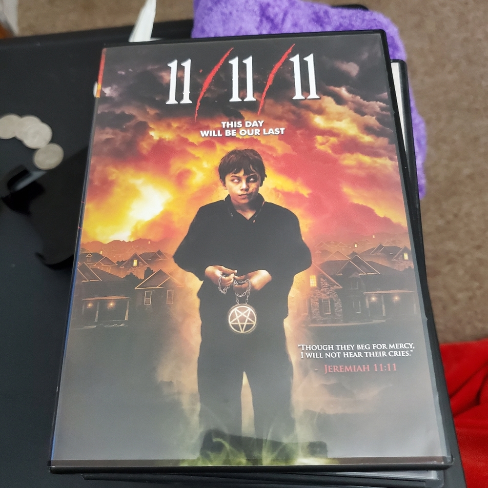 4 GENTLY used horror DVDS  movies 1 new in plasti